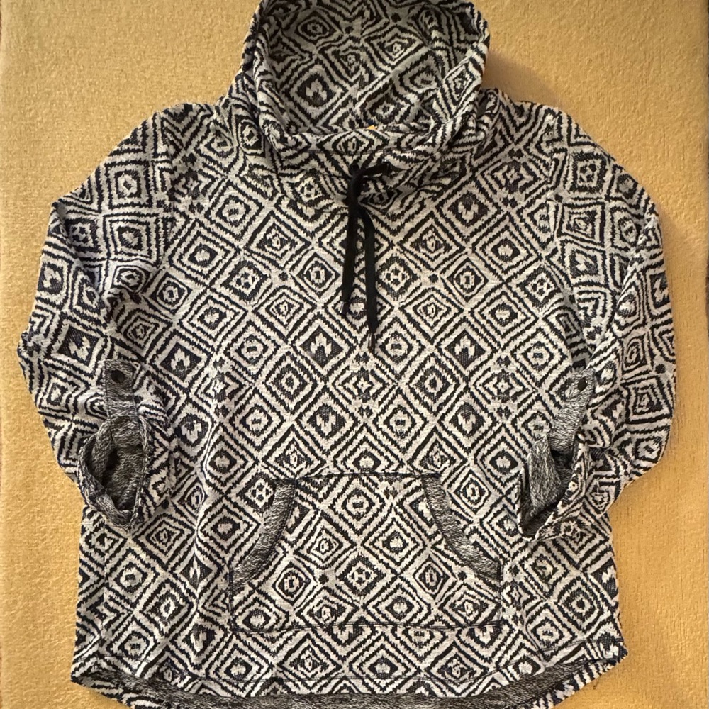 Ruby Rd. Black and White Geometric Hoodie